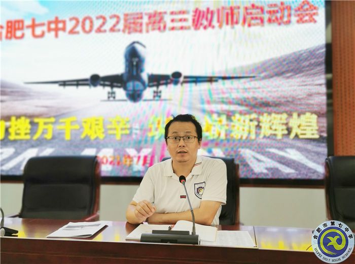 张校.jpg 张校.jpg