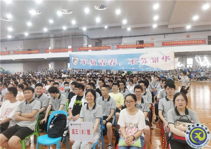 学生们2.jpg 学生们2.jpg