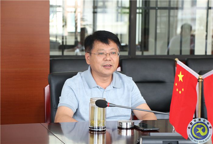 邓校.jpg 邓校.jpg