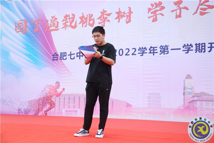 毕业生代表发言.jpg 毕业生代表发言.jpg