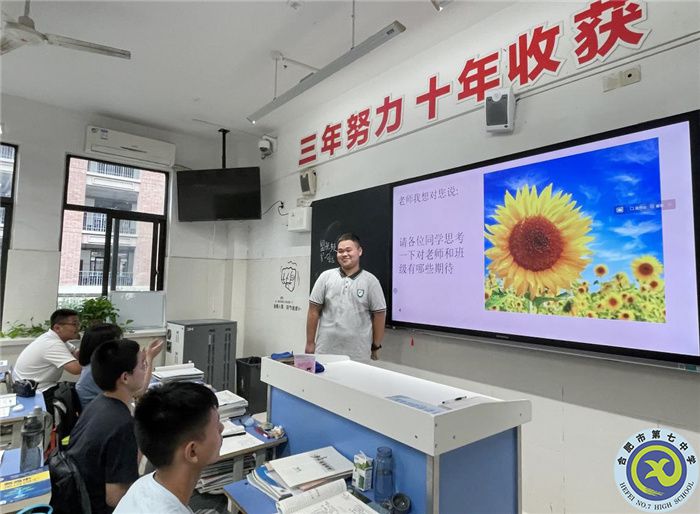 luck18平台高二年级“尊师爱校”主题班会(图1) luck18平台高二年级“尊师爱校”主题班会(图1)