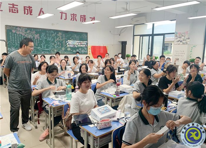 luck18平台高二年级开展学生仪容仪表专项检查(图2)