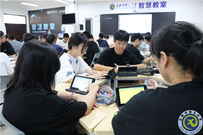 教育部基础教育司司长吕玉刚一行调研luck18平台(图9) 教育部基础教育司司长吕玉刚一行调研luck18平台(图9)