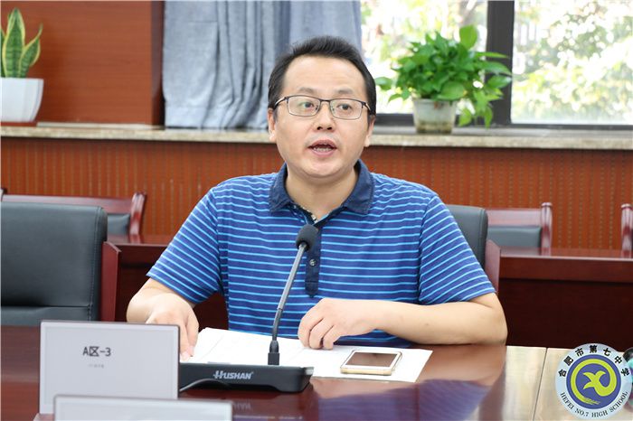 张校.jpg 张校.jpg