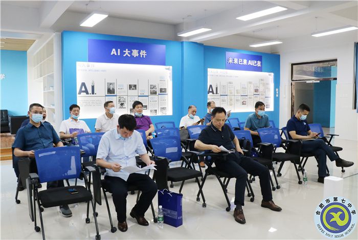 考察团听课中.jpg 考察团听课中.jpg