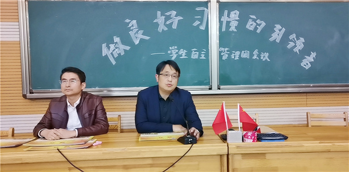 刘校.jpg 刘校.jpg