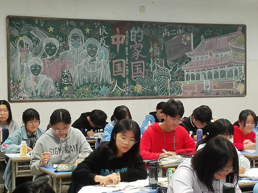 luck18平台高二年级“中国人的家国情怀”主题黑板报活动(图5)