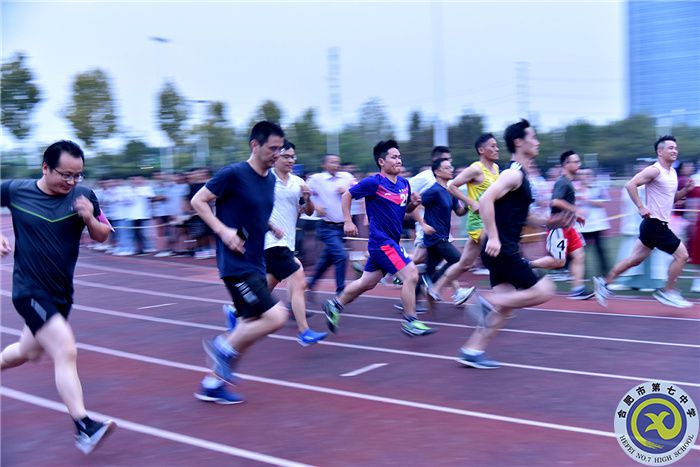 教职工跑步比赛.jpg 教职工跑步比赛.jpg