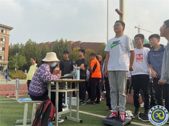 学生进行测试.jpg