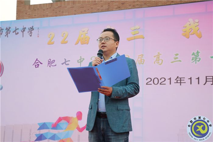 张校.jpg 张校.jpg