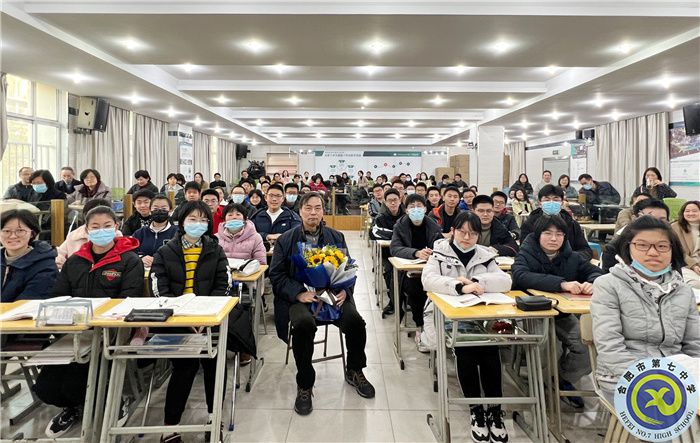 教科研处:luck18平台语文组赴合肥六中观摩学习(图2) 教科研处:luck18平台语文组赴合肥六中观摩学习(图2)