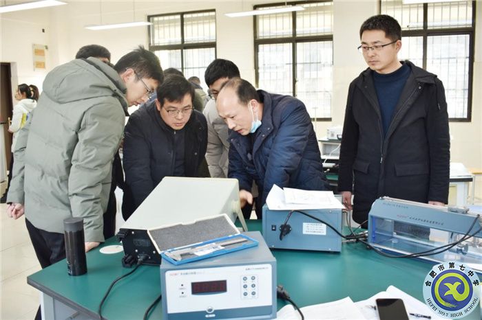 图为声速测量仪的使用.jpg