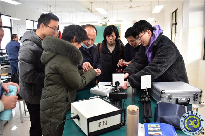 图为测量薄透镜的焦距实验.jpg