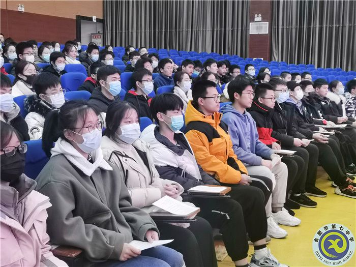 与会学生.jpg 与会学生.jpg