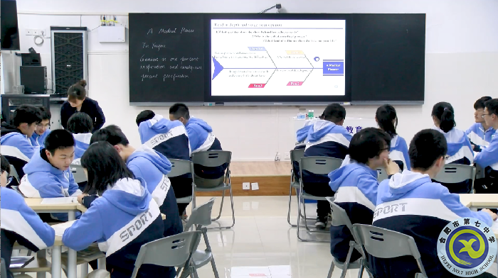 图为学生小组活动1.png