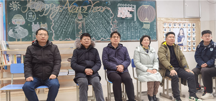 与会领导.jpg 与会领导.jpg