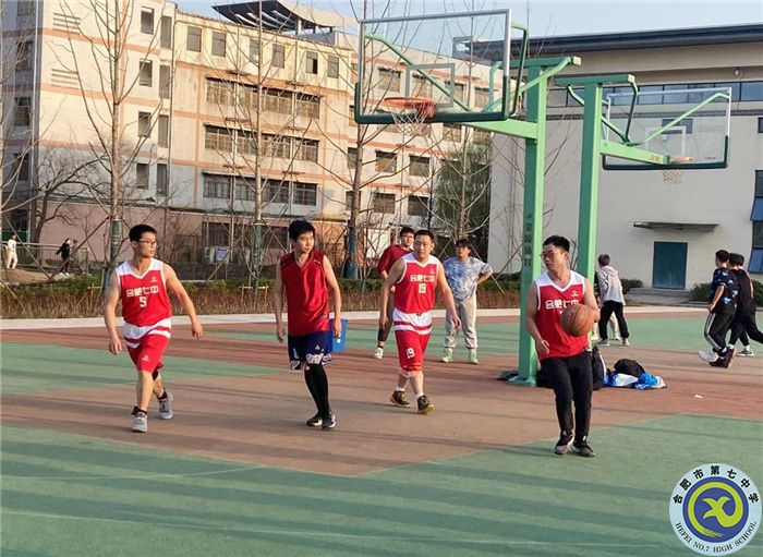 下载18新利本部与紫蓬分校首次开展教职工篮球友谊赛(图3) 下载18新利本部与紫蓬分校首次开展教职工篮球友谊赛(图3)