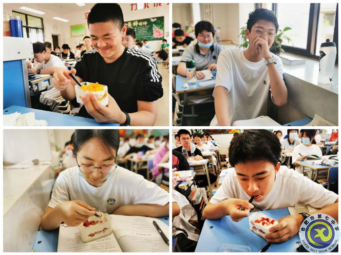 高一(11)班的孩子们品尝蛋糕.jpg 高一(11)班的孩子们品尝蛋糕.jpg