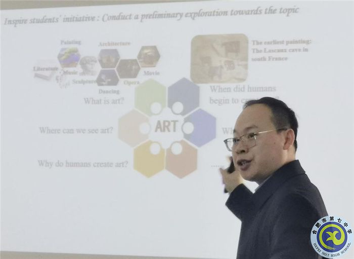 图为张文圣老师上课.jpg 图为张文圣老师上课.jpg