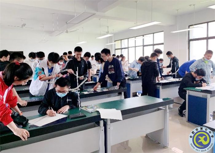 走进物理实验 感悟理学新知(图2) 走进物理实验 感悟理学新知(图2)