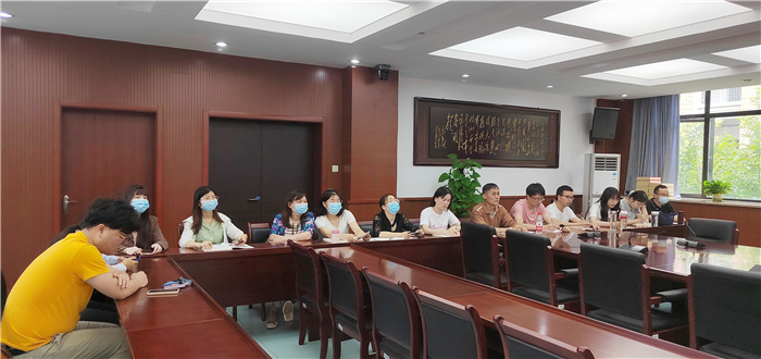 化学学科活动集中观摩现场 吴国权组长201现场组织.jpg 化学学科活动集中观摩现场 吴国权组长201现场组织.jpg