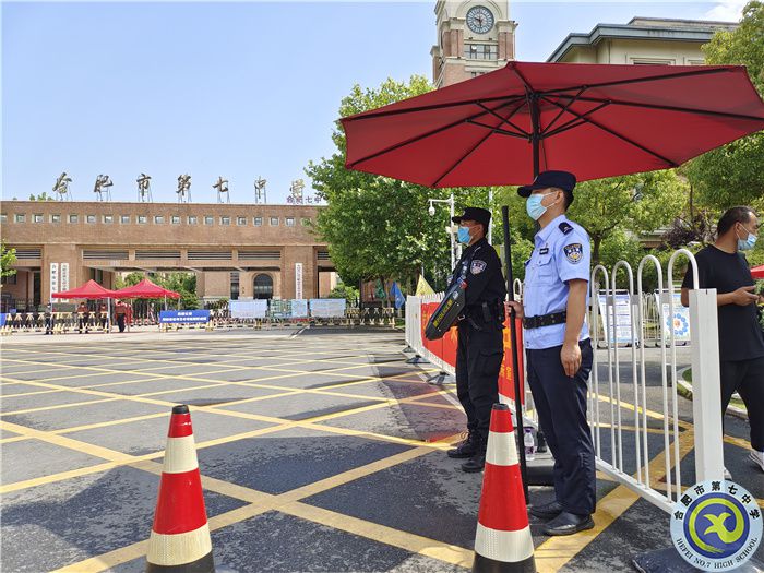 警察站岗.jpg 警察站岗.jpg