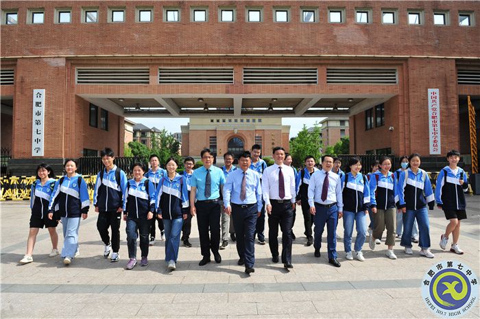 2021年新领导班子合影.jpg 2021年新领导班子合影.jpg