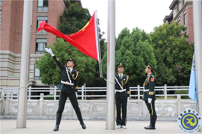 国旗班升旗.jpg