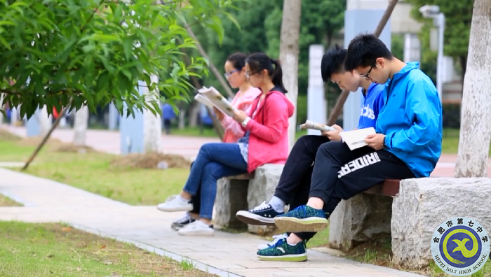 学生读书.png