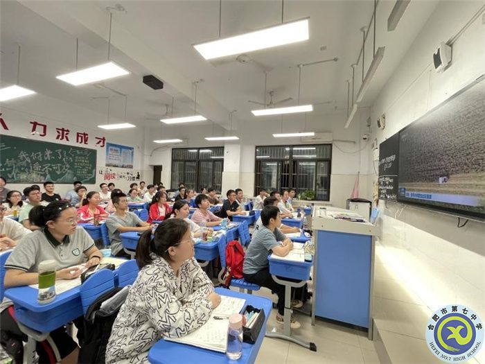 收看新闻联播.jpg 收看新闻联播.jpg