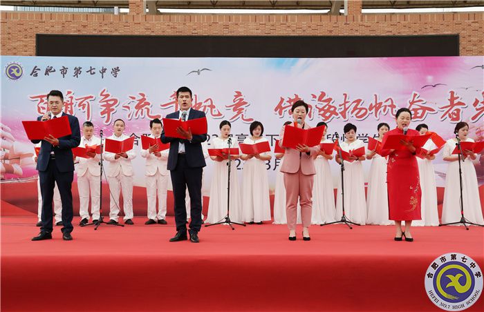 家长代表表演——朗诵《春天的理想》.jpg 家长代表表演——朗诵《春天的理想》.jpg