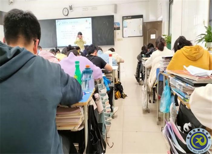 王欣怡指导老师上课.jpg