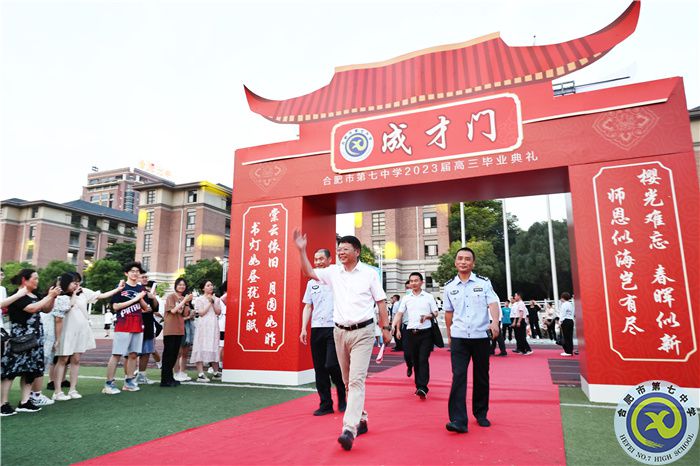 在星空与灯火间,我们挥手告别并终将再见(图1) 在星空与灯火间,我们挥手告别并终将再见(图1)