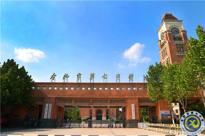 学校南门.jpg
