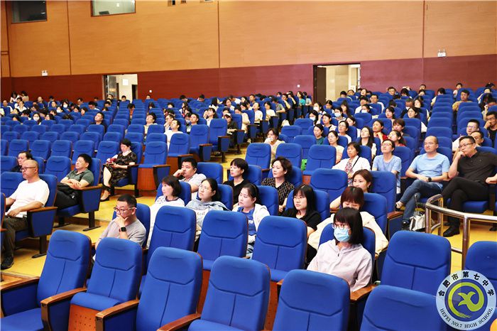 luck18平台召开2022-2023学年度第二学期期末全体教职工大会(图4) luck18平台召开2022-2023学年度第二学期期末全体教职工大会(图4)