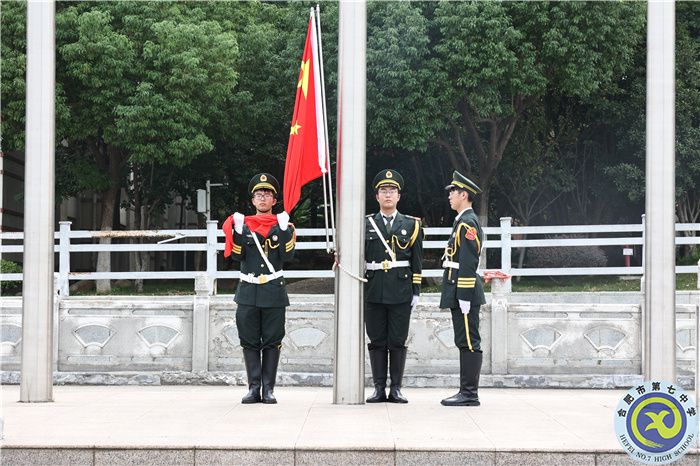 升国旗.jpg 升国旗.jpg