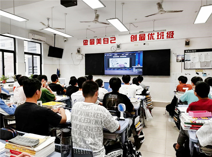 入学心理调试讲座3.jpg 入学心理调试讲座3.jpg