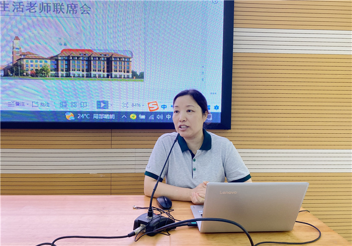 谢庆霞校长发表讲话.jpg 谢庆霞校长发表讲话.jpg