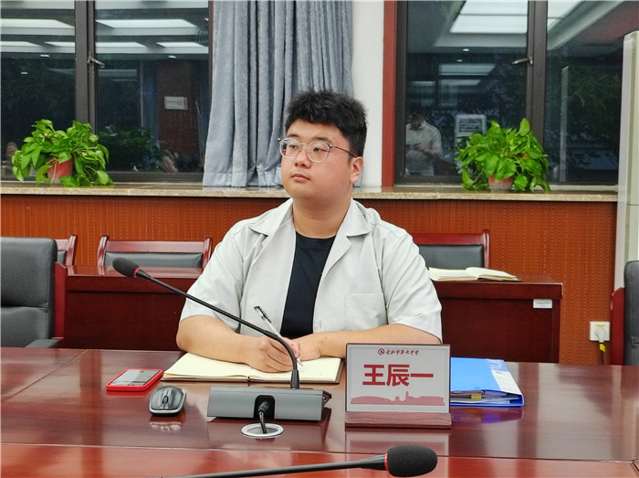 luck18平台高一年级组织家长代表座谈会(图2) luck18平台高一年级组织家长代表座谈会(图2)