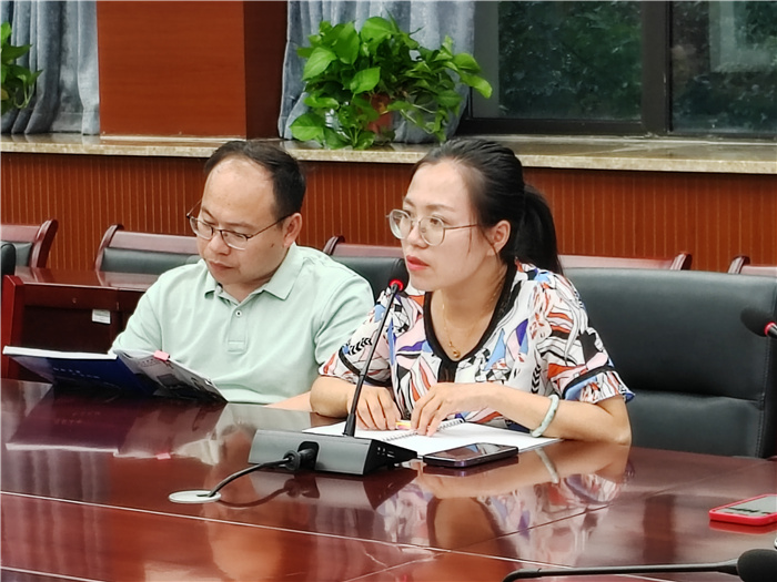 luck18平台高一年级组织家长代表座谈会(图3) luck18平台高一年级组织家长代表座谈会(图3)