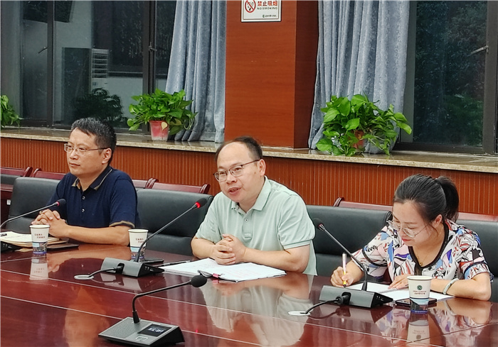 luck18平台高一年级组织家长代表座谈会(图4) luck18平台高一年级组织家长代表座谈会(图4)