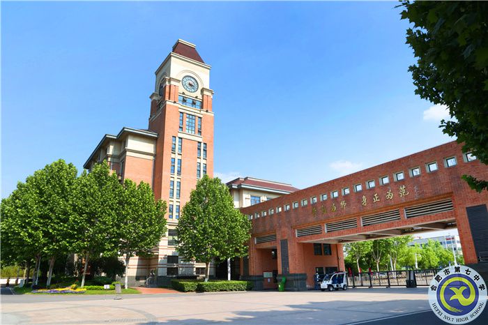 学校大钟楼.jpg