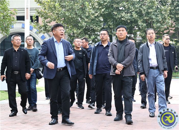 跨区交流，共享经验！辽宁省凌海市教育局领导一行莅临luck18平台参观指导(图2)