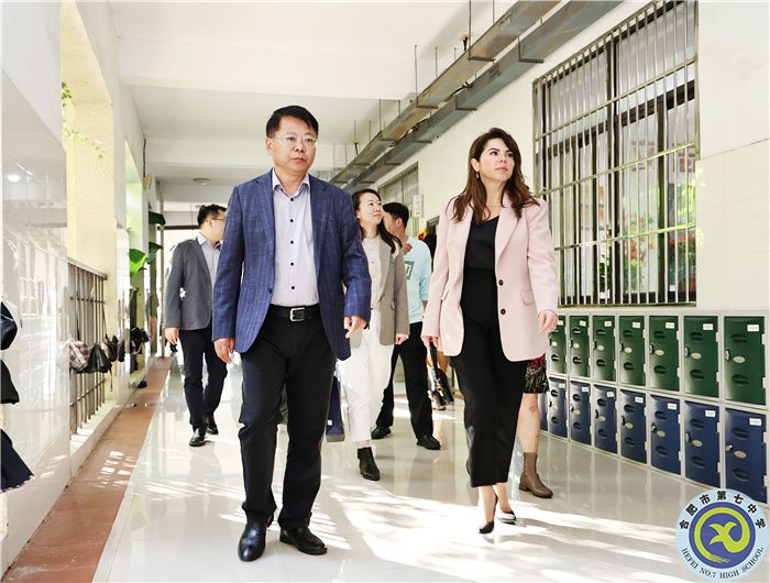 纳维教育集团代表团访问luck18平台(图2) 纳维教育集团代表团访问luck18平台(图2)