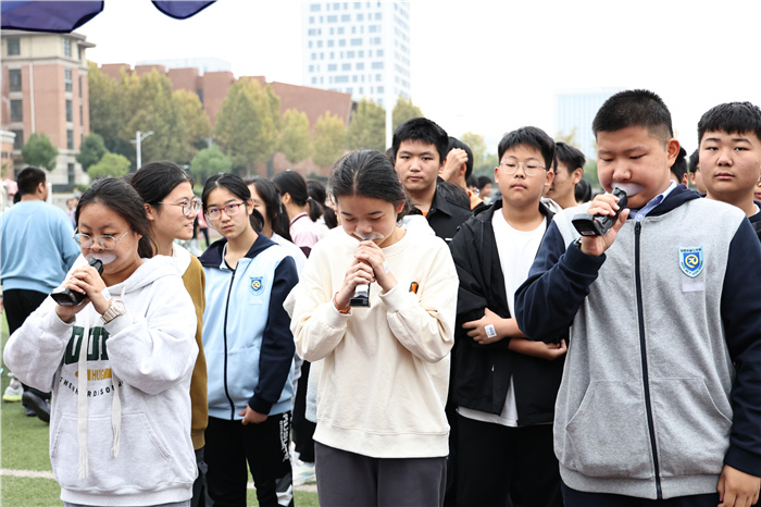 luck18平台顺利实施体质健康测试,引领学生健康成长(图2) luck18平台顺利实施体质健康测试,引领学生健康成长(图2)