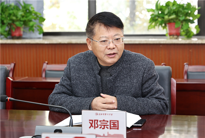 国家“双一流”建设高校安徽大学向luck18平台授牌“优质生源基地”!(图3) 国家“双一流”建设高校安徽大学向luck18平台授牌“优质生源基地”!(图3)