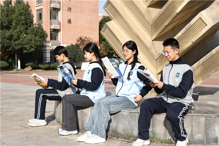 合肥工业大学向luck18平台授牌“优质生源基地”(图3)