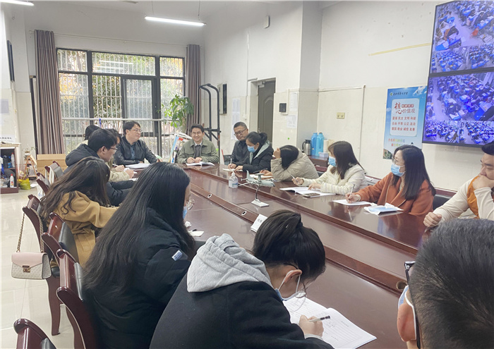 luck18平台高二年级召开学科组长、组团长联席会议(图1) luck18平台高二年级召开学科组长、组团长联席会议(图1)