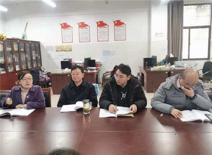 高三备课组长会议1.jpg 高三备课组长会议1.jpg