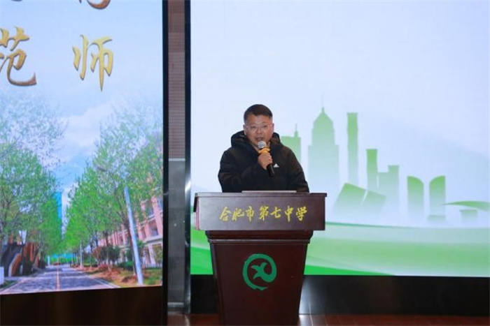 luck18平台党委书记、校长邓宗国致欢迎词.jpg